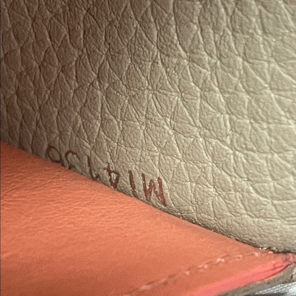 * Final Price Drop * 💰 Louis Vuitton Taupe, Cream, and Pink Leather Wallet - Picture 14 of 16